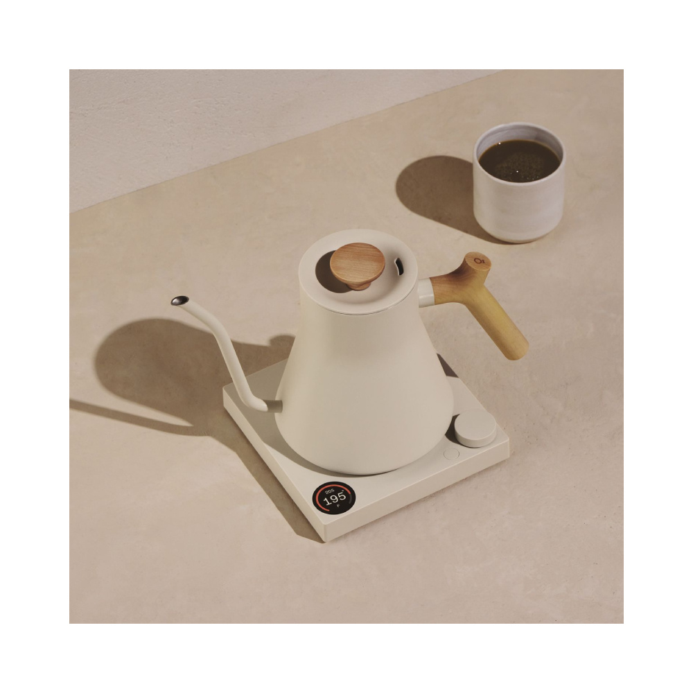 Fellow Stagg EKG Pro Gooseneck Waterkoker 0,9L Sesame Creme Esdoorn