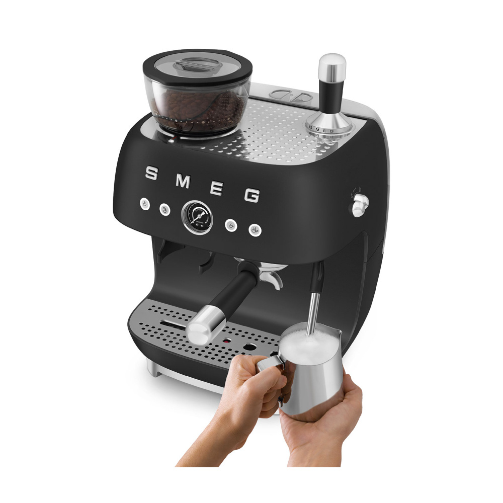 Smeg Halfautomatische Espressomachine Mat Zwart